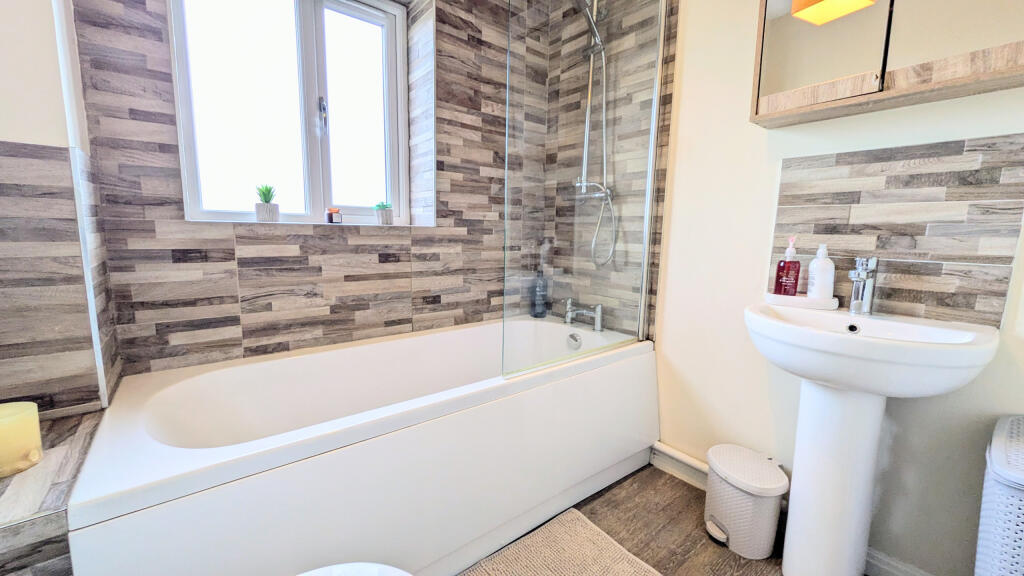 Beacon Heights, Merthyr Tydfil, CF48 1NL photo 3