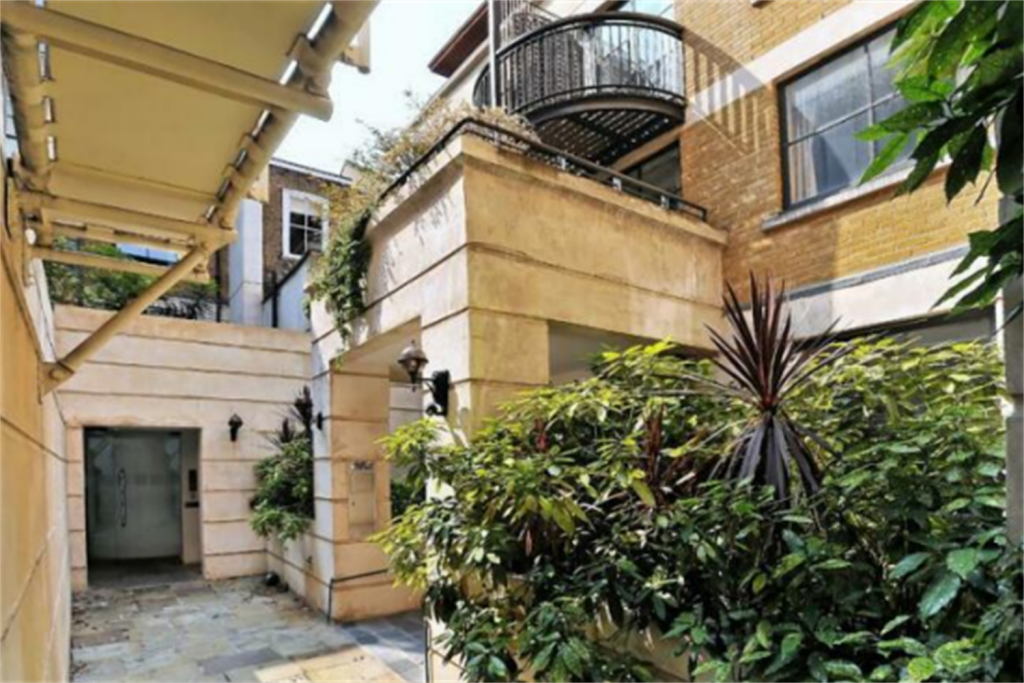 Main image of property: Printers Inn Court, Cursitor Street, Farringdon, London, EC4A