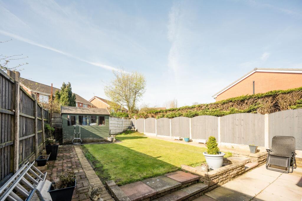 110 Turnberry, Skelmersdale, WN8 photo 4
