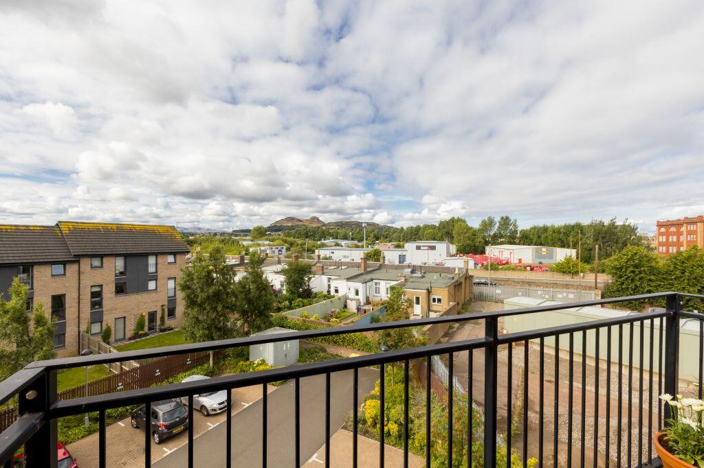 Apartment in Edinburgh - More
