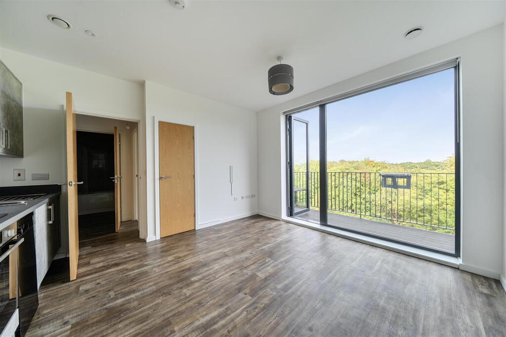 Apartment in Reading - View 2