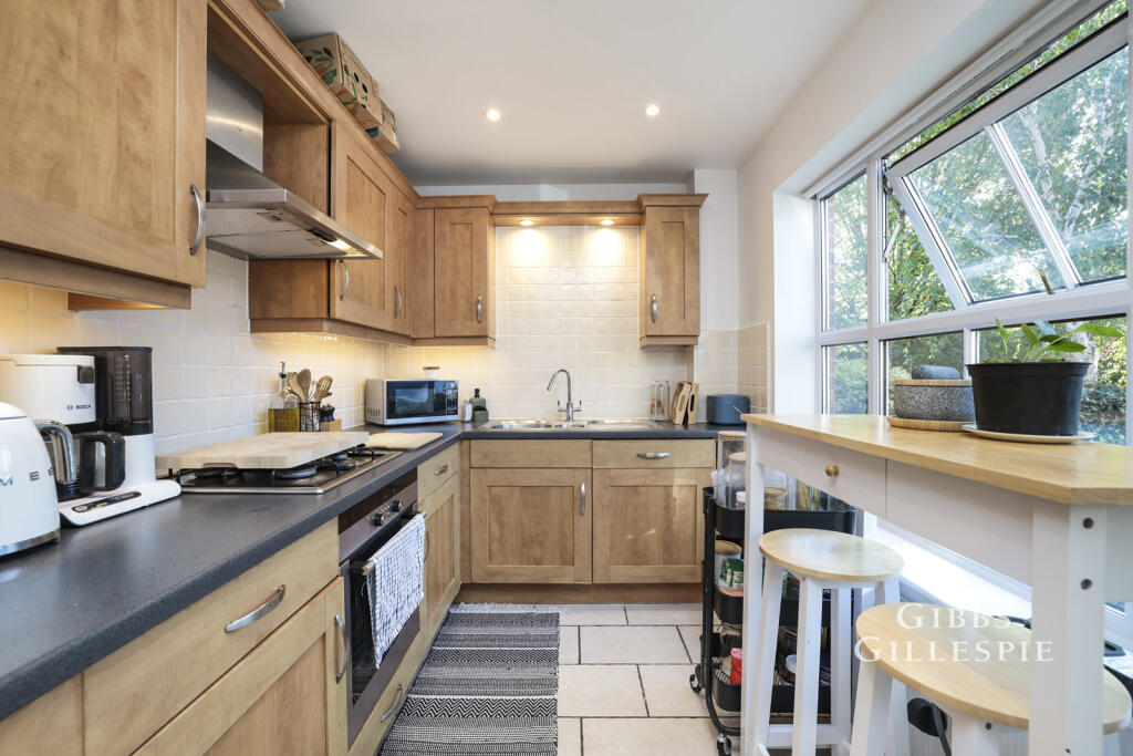 Apartment in Slough - View 5