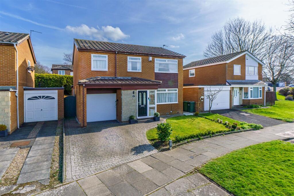 4-bed detached on Thornhaugh Avenue, Whickham, Newcastle Upon Tyne, NE16, £375,000