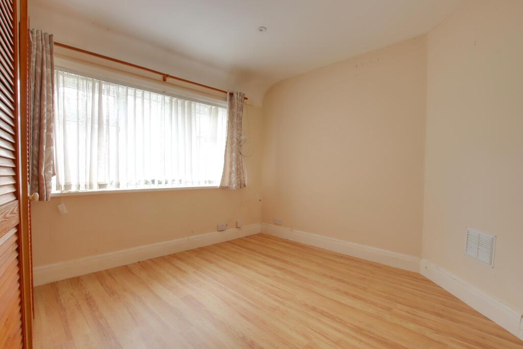 Marlborough Grove, Portchester photo 4