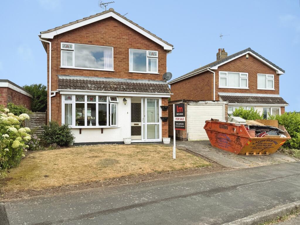 3-bed detached on Broome Avenue, East Goscote, Leicestershire. LE7 3SA, £329,950