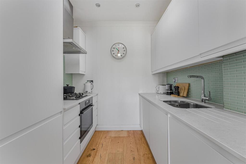 Apartment in London - View 5