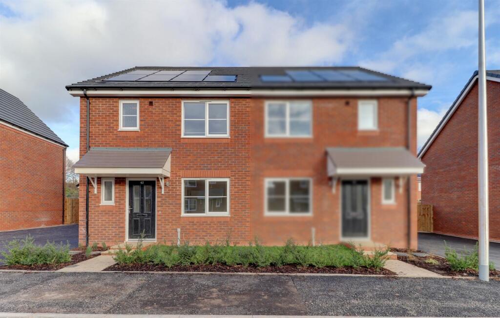 Main image of property: Ravenhall Way, Kenilworth, CV8 2WJ