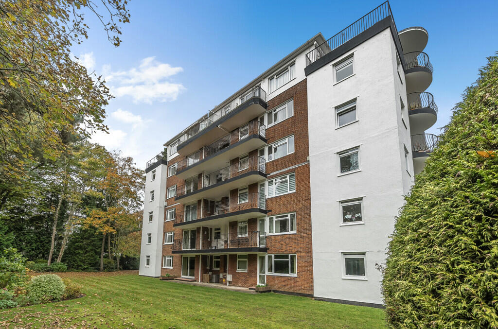 3-bed flat on The Avenue, Poole, Dorset, £400,000