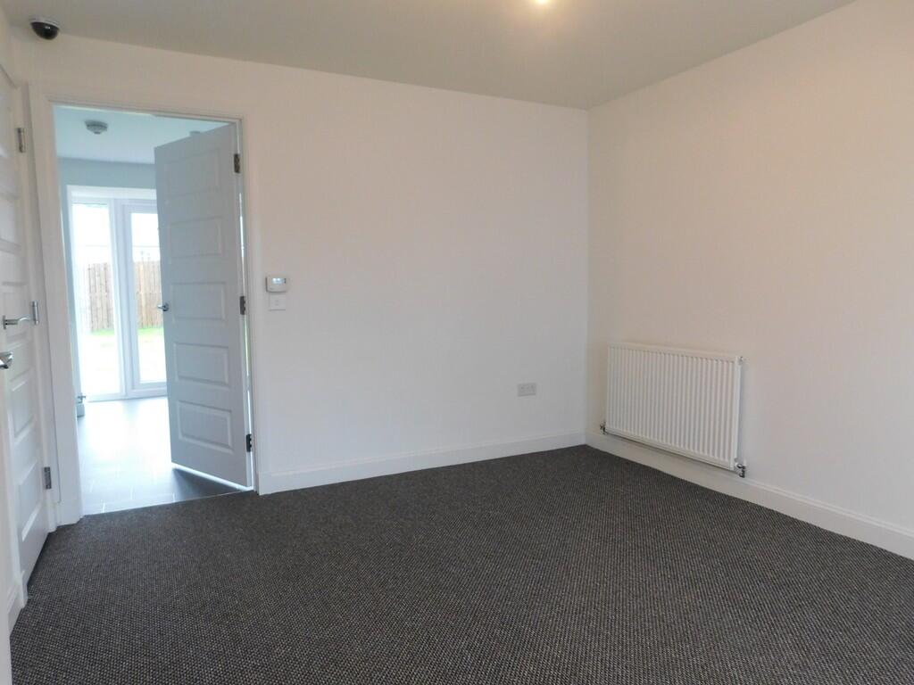 House in Livingston - View 2