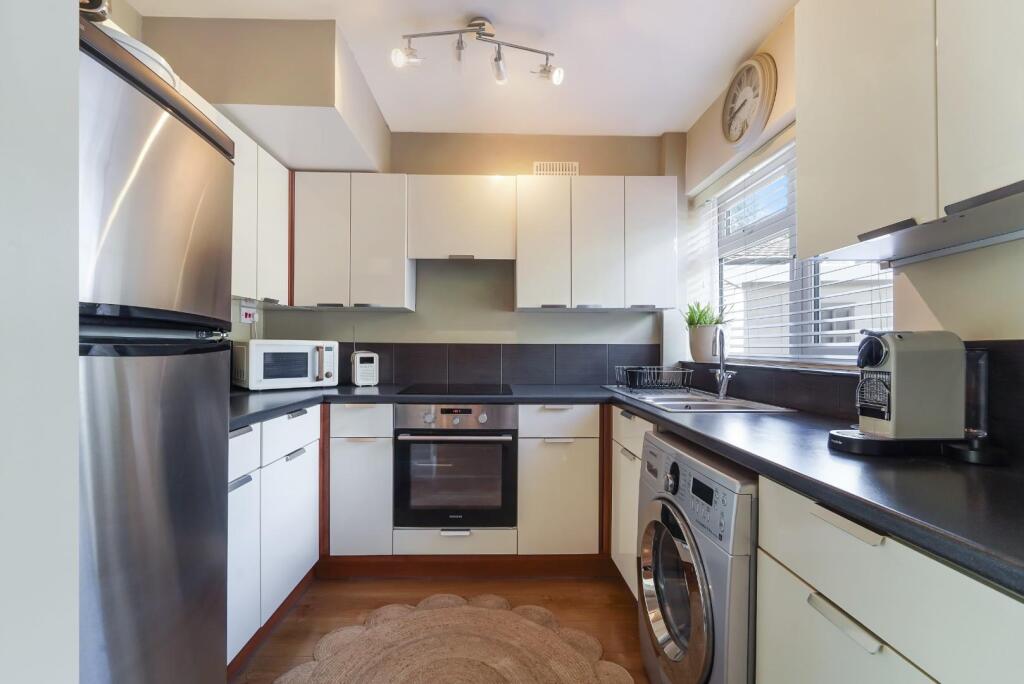 House in Kingston upon Thames - View 4
