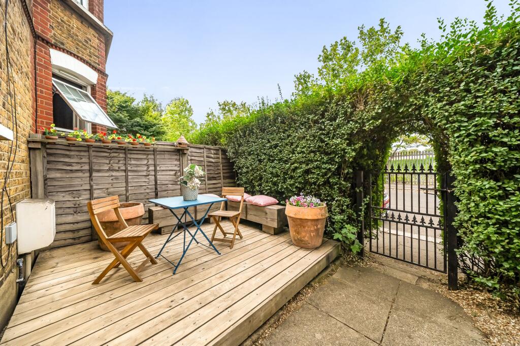 Apartment in London - View 3