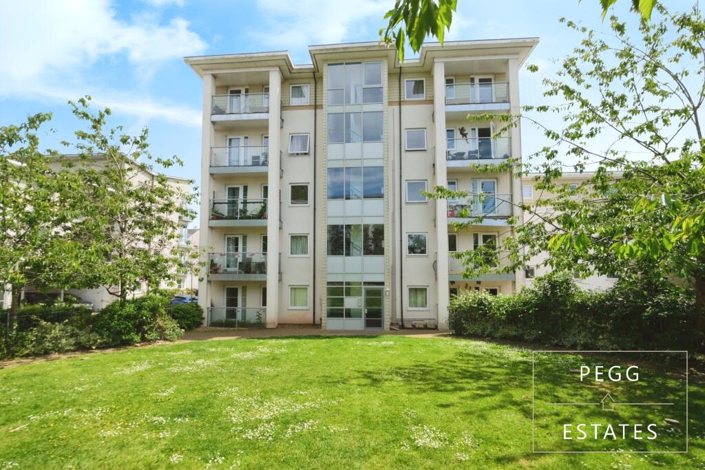 2-bed flat on Ebdon Way, Torquay, £125,000