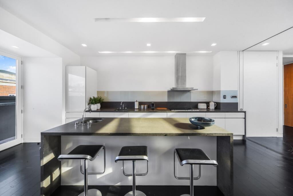 2 bedroom penthouse for rent