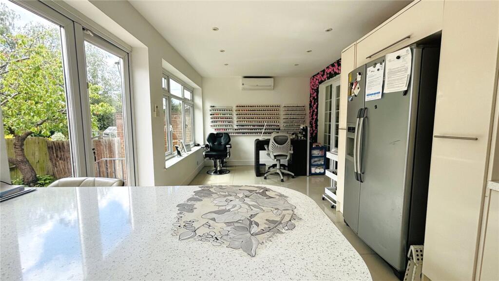 House in Runnymede, Egham Hythe - View 5
