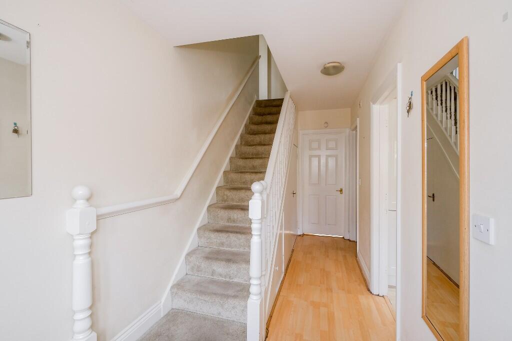Cowslip Road, London, E18 photo 3