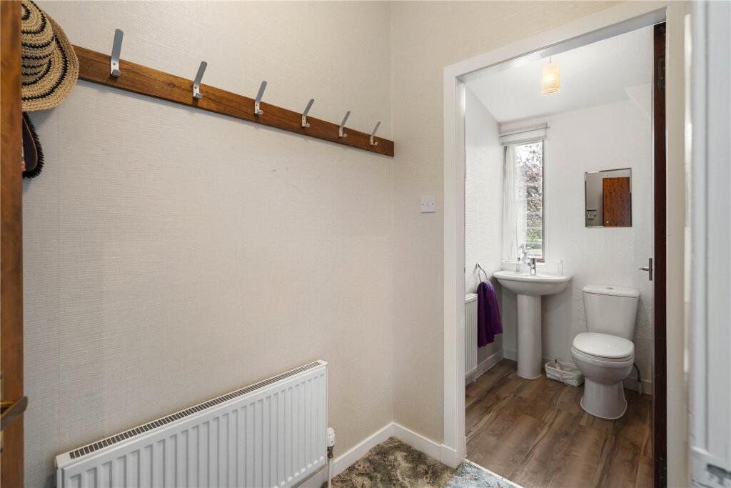 House in Edinburgh, East Craigs - View 4