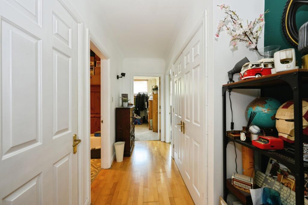 Apartment in London - View 5