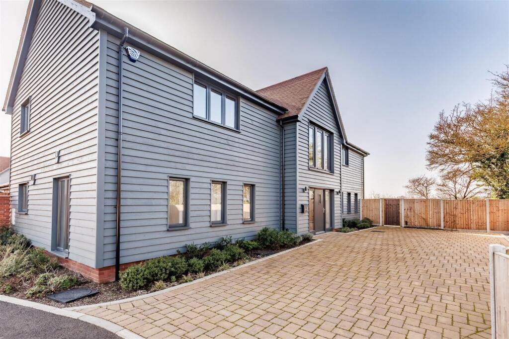 Main image of property: MEADOW VIEW, Epping Lane, Stapleford Tawney,