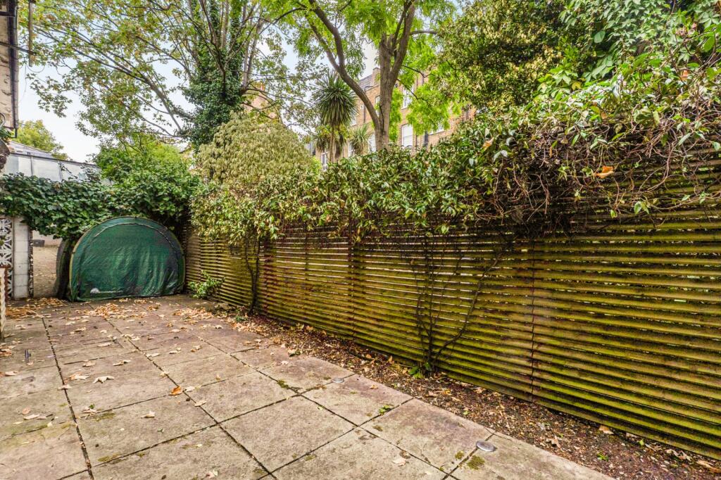 House in London, Primrose Hill, Chalk Farm - More