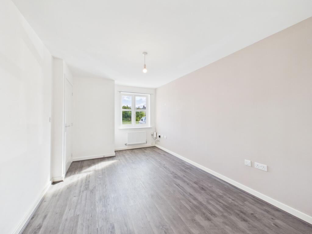 House in Newport - View 4