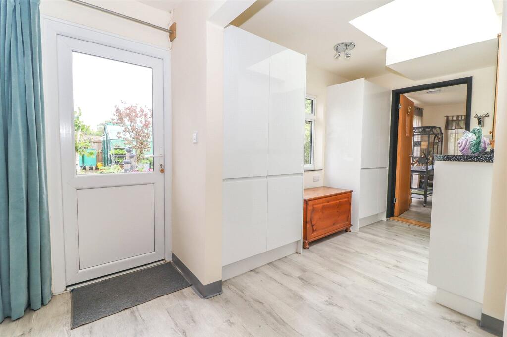 Branksome Avenue, Chilbolton, Stockbridge, Hampshire, SO20 photo 4