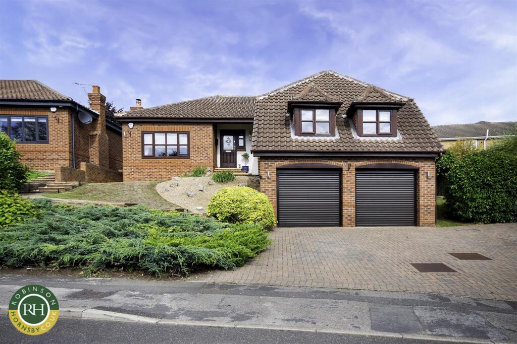 3-bed house on Meadow Croft, Sprotbrough, Doncaster, £400,000