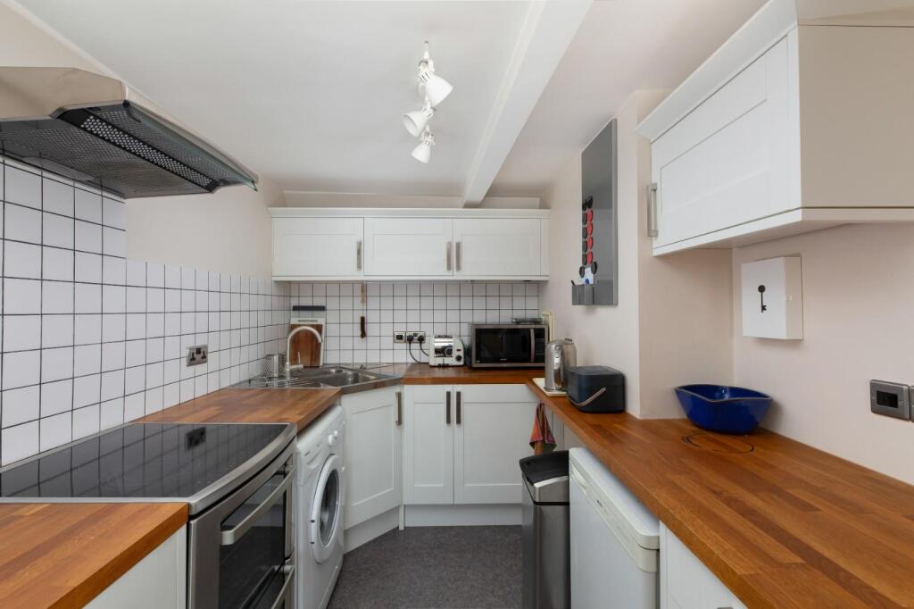 Apartment in Bath, Walcot - View 2