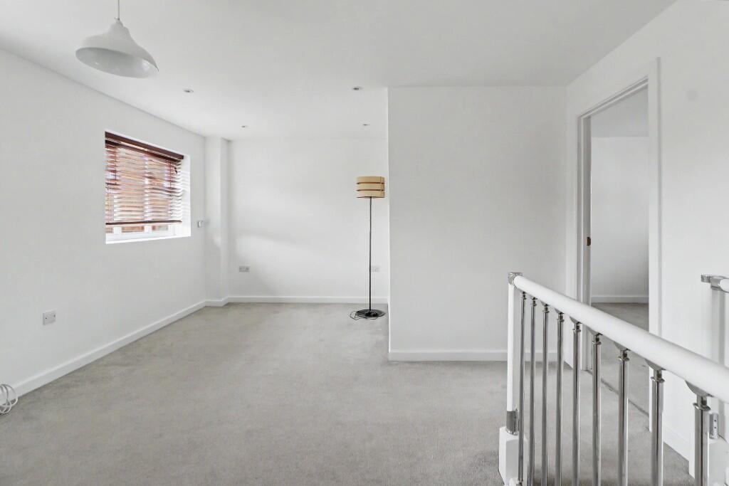 Hunt Hill Close, Stevenage, Hertfordshire, SG1 photo 4