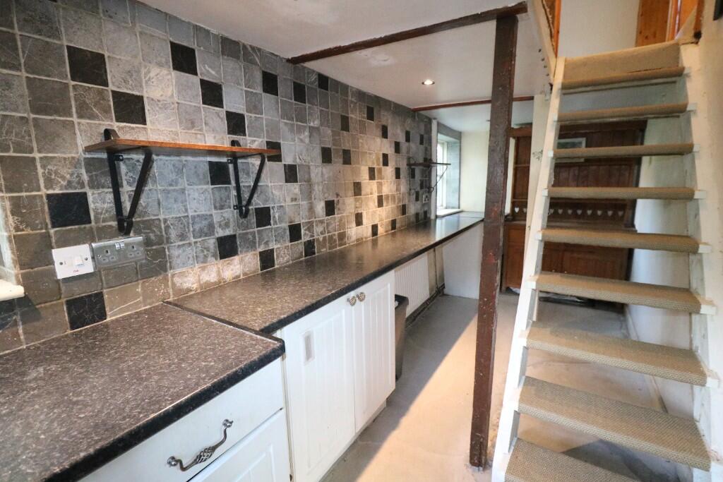 4b Greenhill Road photo 3