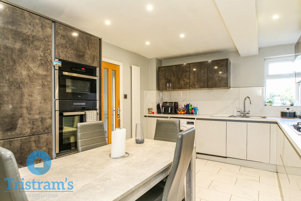 Moorsholm Drive, Wollaton photo 4