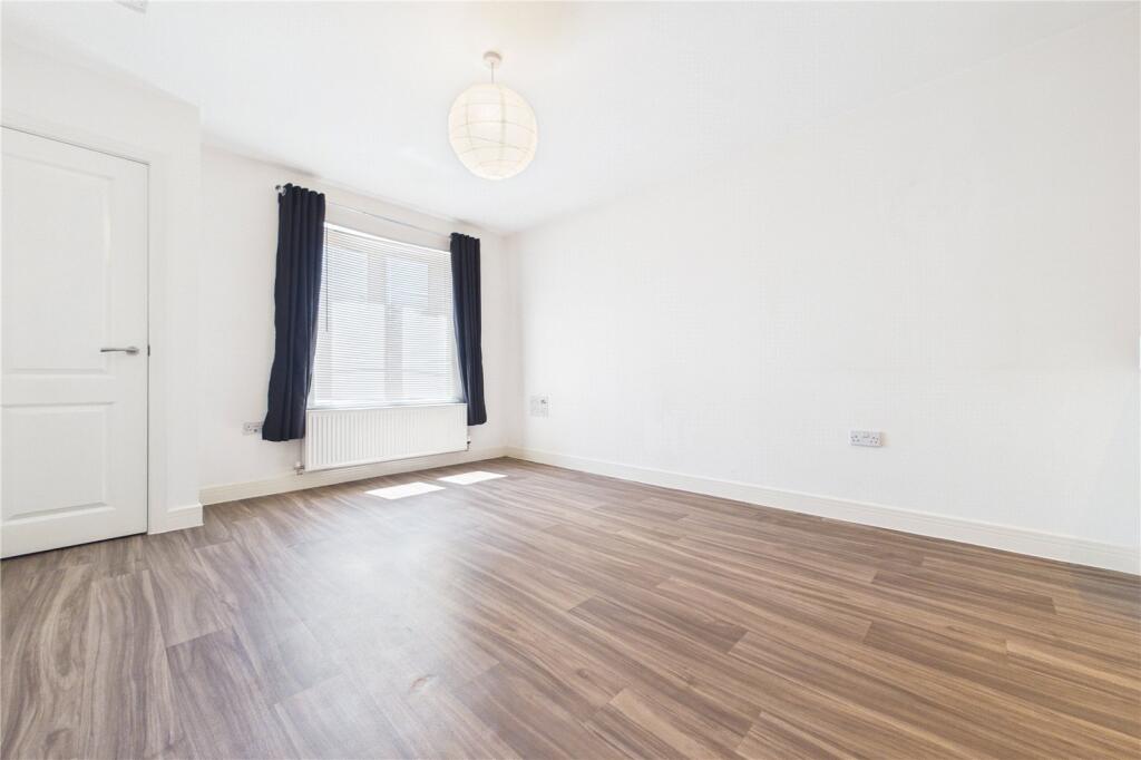 Apartment in Reading, Holybrook - View 5