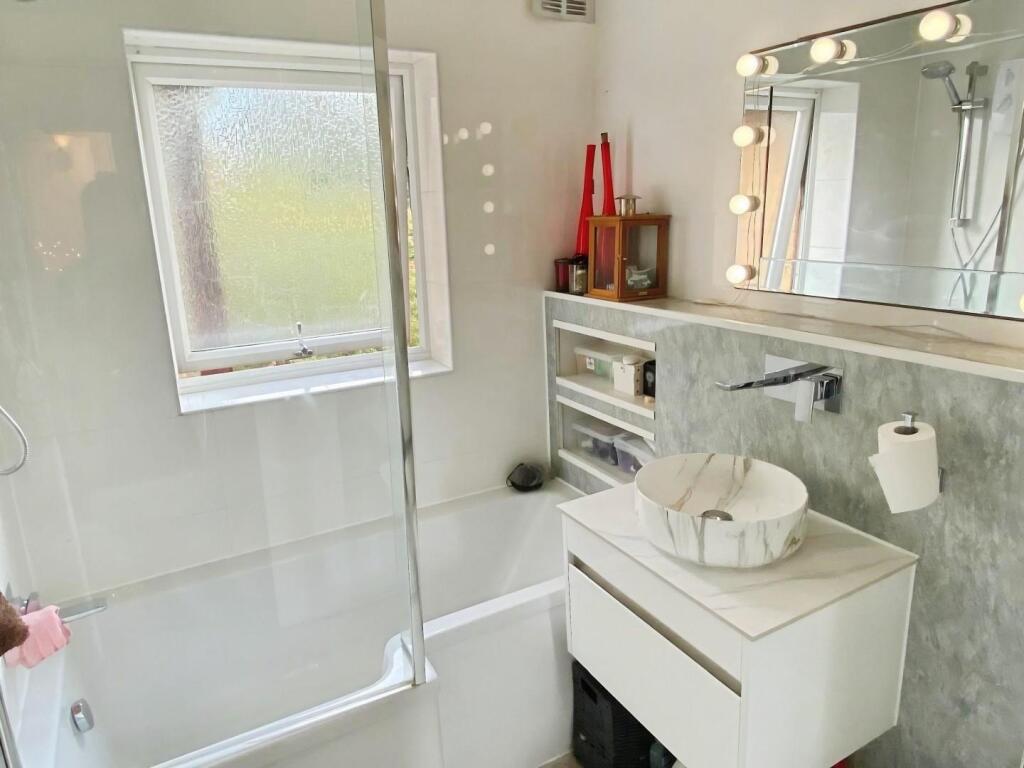 Apartment in Birmingham, Wylde Green, Erdington - View 3