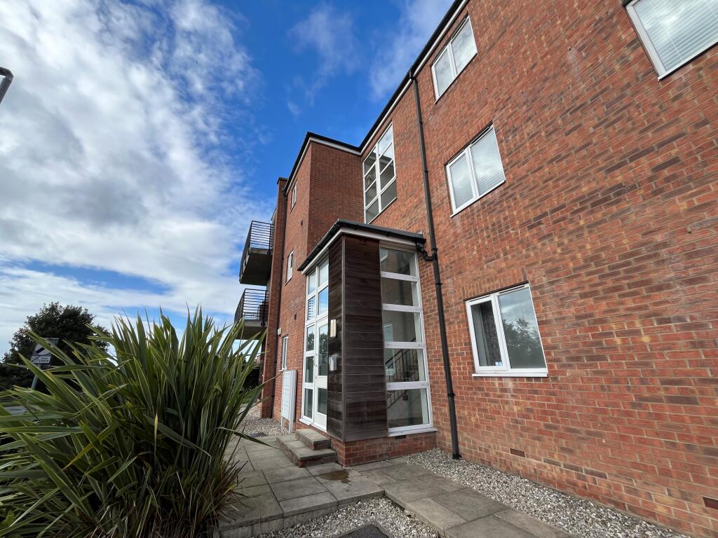 Main image of property: Swarcliffe Approach, LEEDS