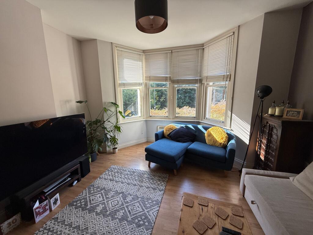 Apartment in Tunbridge Wells, Kent - View 3