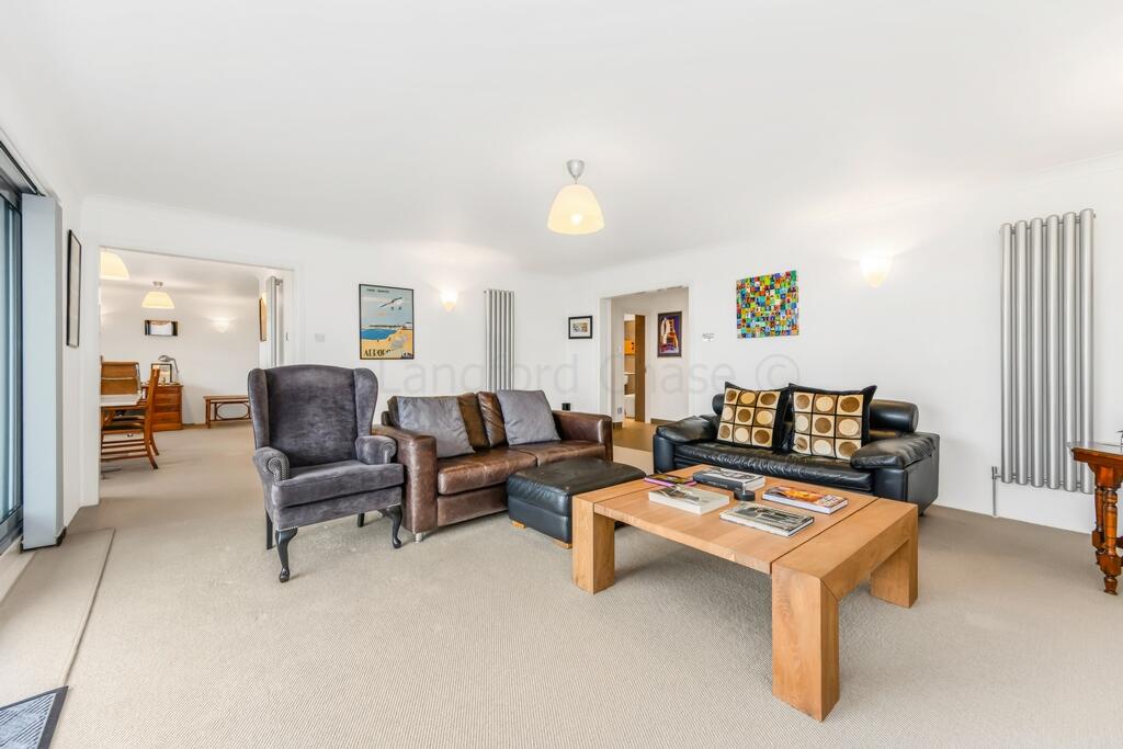 Apartment in Ilford - View 3