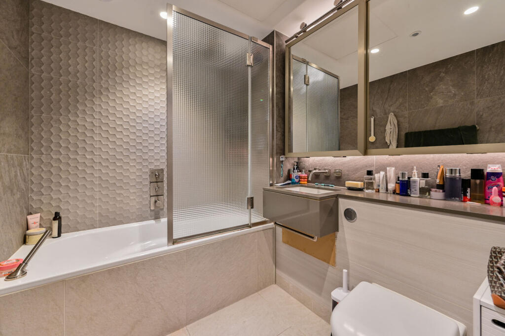 Fitzroy house, Prince of Wales Drive, London, SW11 - Mehr