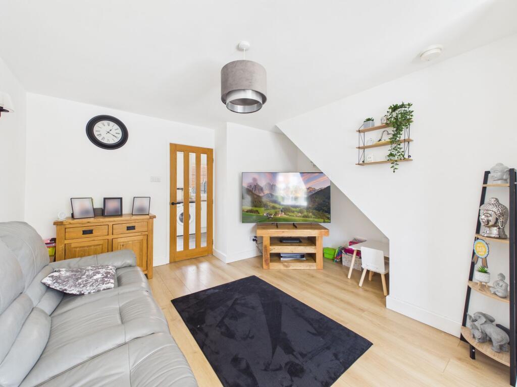 House in Gedling, Woodthorpe - More