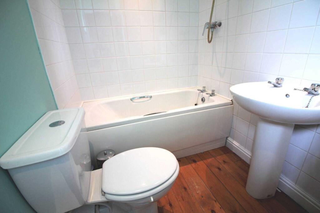 House in Huddersfield - View 3