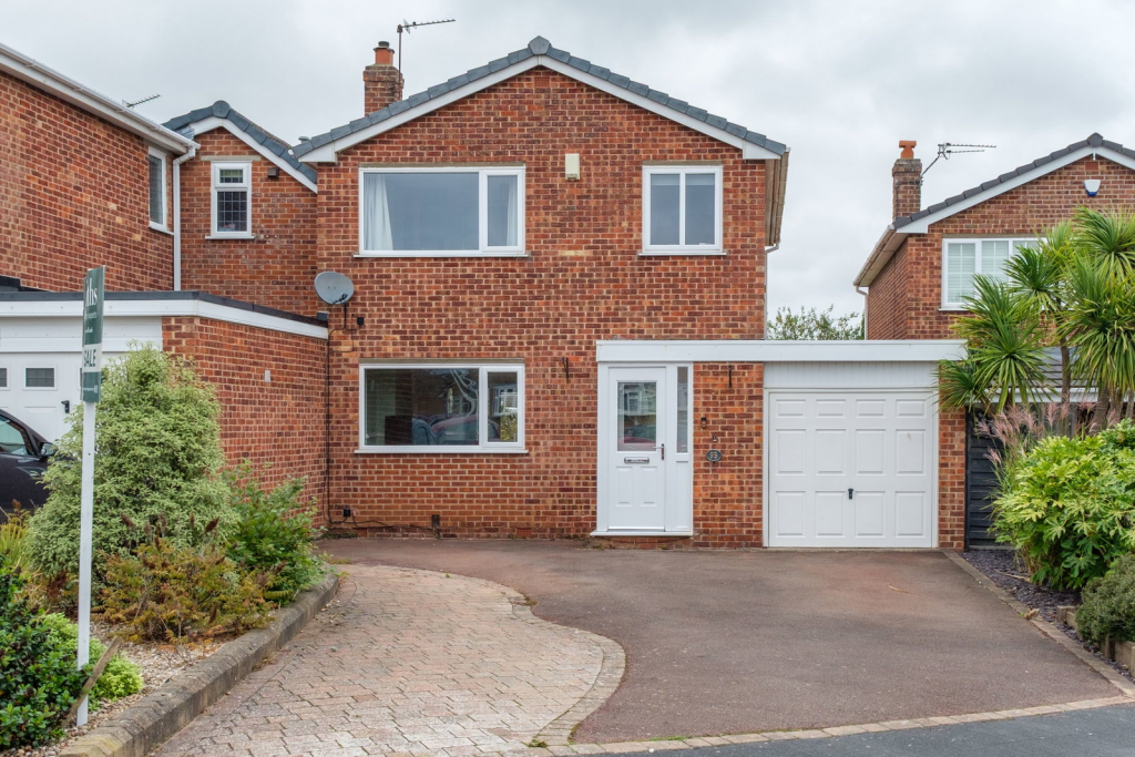 3-bed detached on Sycamore Road, East Leake, £290,000