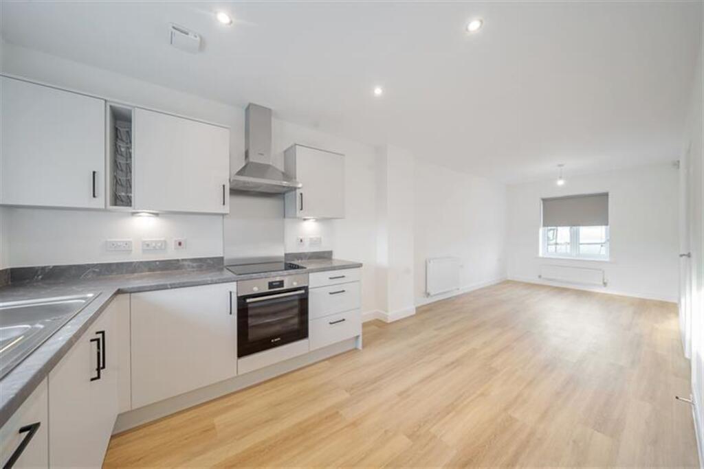 Main image of property: 3 bedroom Semi Detached House in Kingfisher Drive, Upton, Northampton