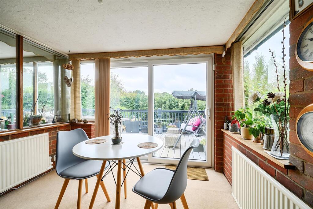 House in Swanwick, Sarisbury Green - More