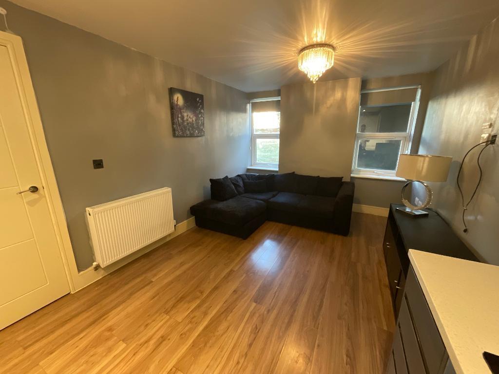 Apartment in Romford, Rush Green - More