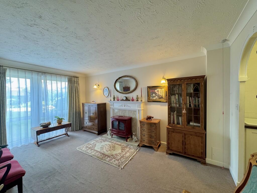 Station Road, Thorpe Bay, Essex, SS1 photo 3