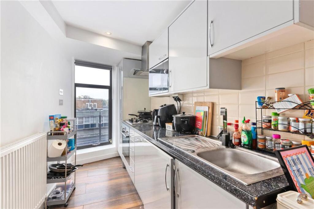 Apartment in London - View 4