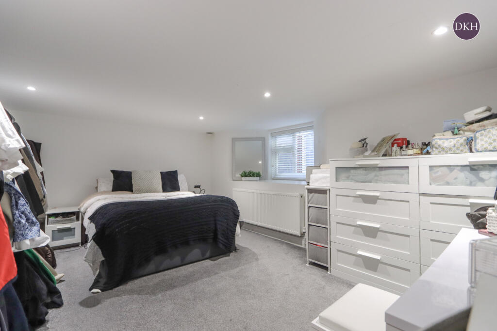 Apartment in Watford, Holywell Estate - View 5