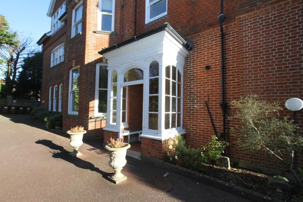 Apartment in Eastbourne, East Sussex - View 5