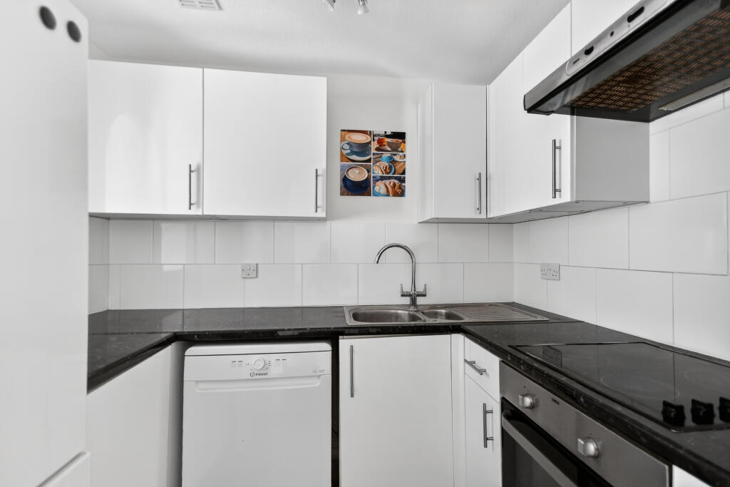 Wayland Close, Bracknell, RG12 photo 3