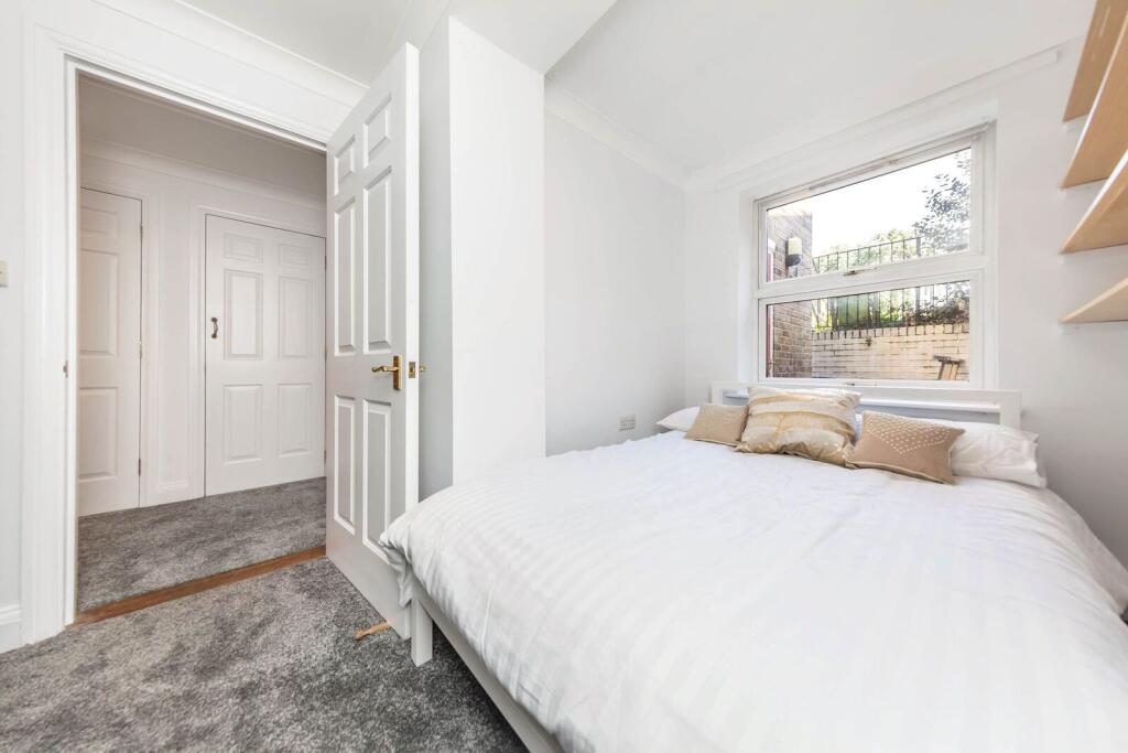Apartment in London - More
