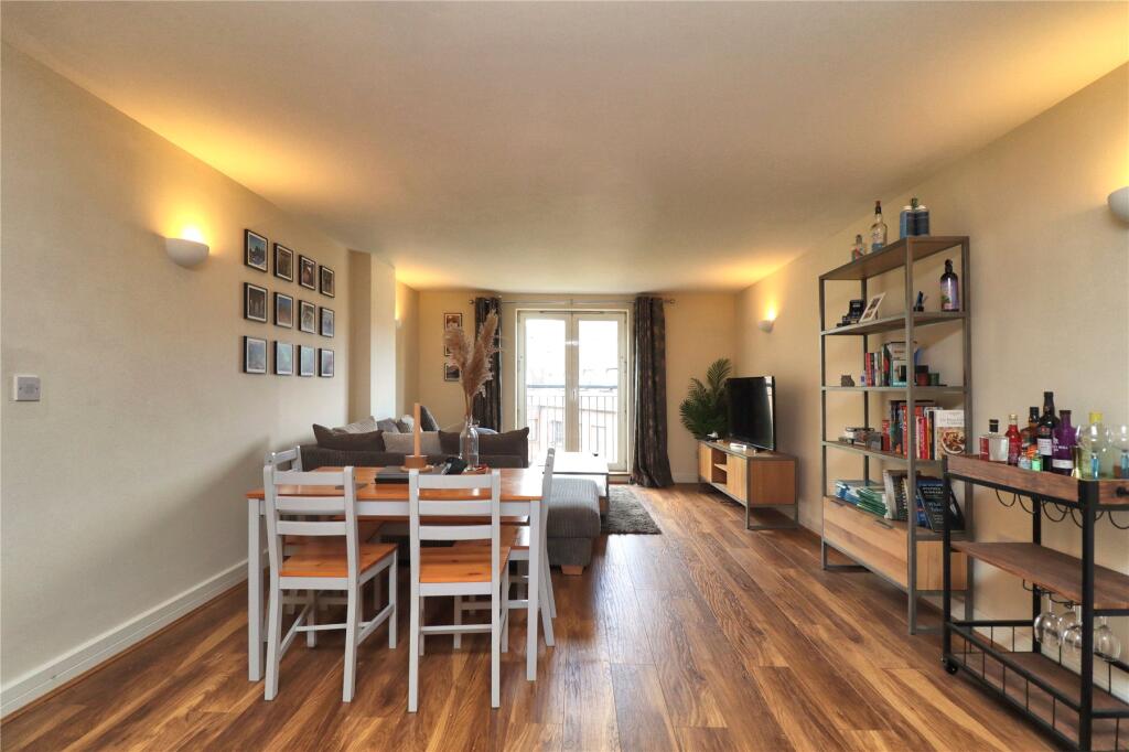 Apartment in Woking, Surrey - View 5