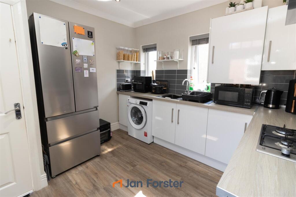 Apartment in North Tyneside, North East - View 3